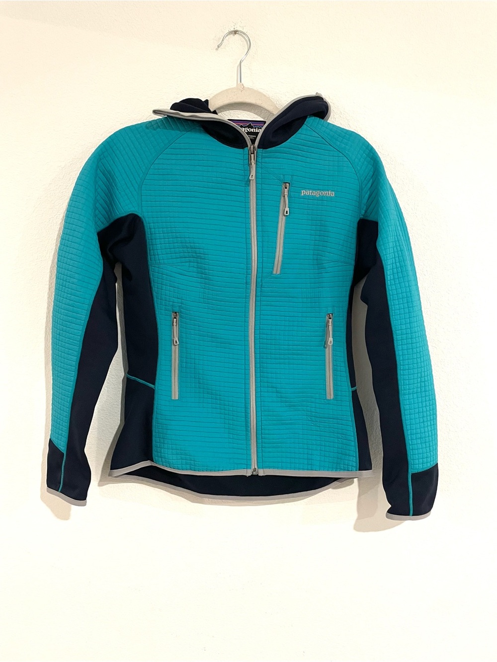 Patagonia Dual Aspect Teal and Navy Hooded Women's Jacket